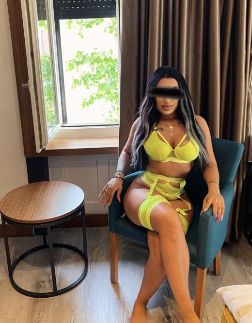 Ateşli escort Constanzia