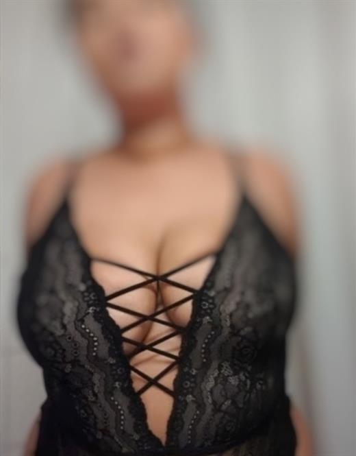 Büyük memeli escort Sundari