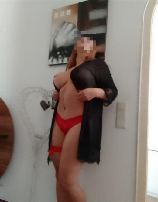 Gerçek göğüsler escort Evren Kıçından biten Treise ile